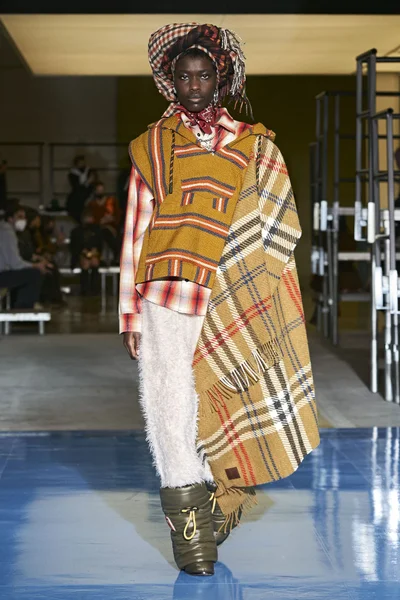 Look 15